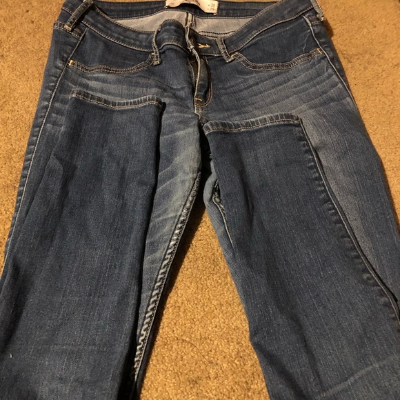 Two pair of Hollister jeans sz 11 - Picture 3 of 5